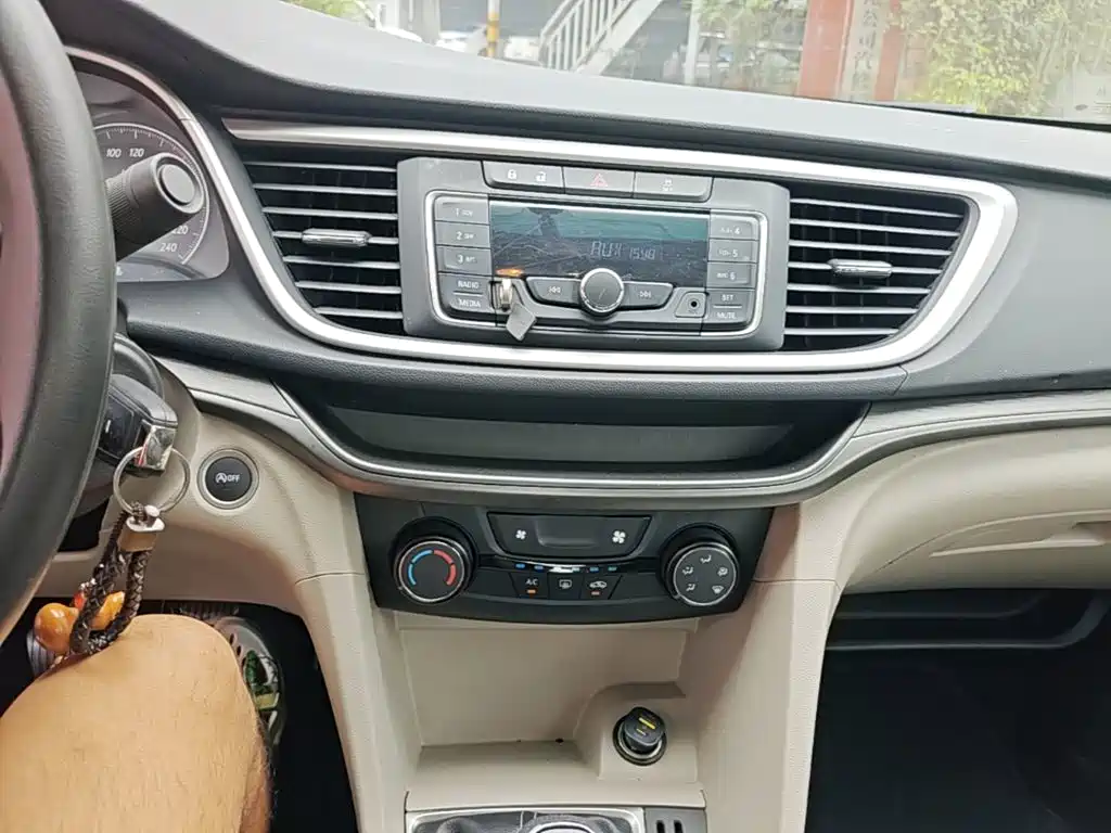 Buick Excelle 2016 — фото 13