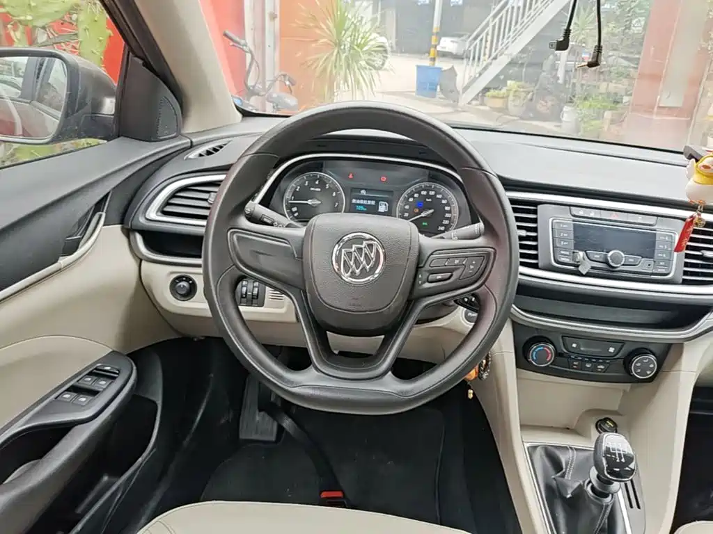 Buick Excelle 2016 — фото 11