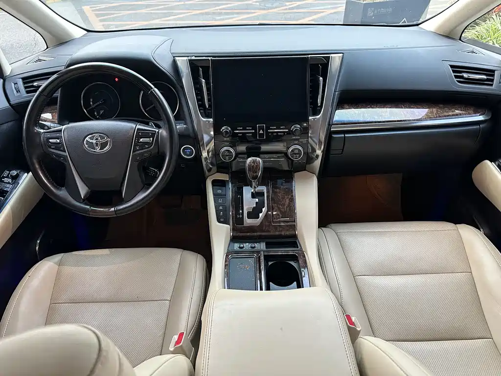 Toyota Alphard 2023 — фото 14