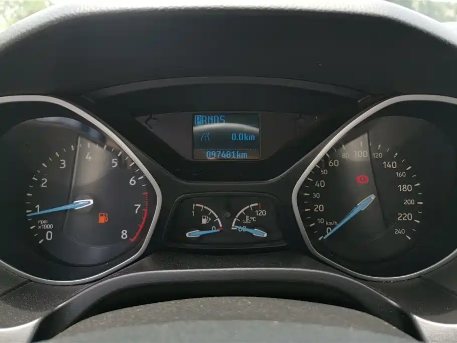 Ford Focus 2018 — фото 14