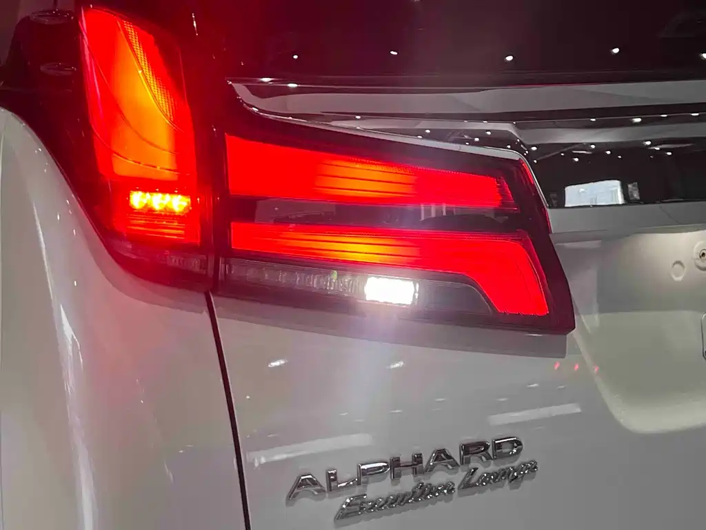 Toyota Alphard 2018 — фото 9