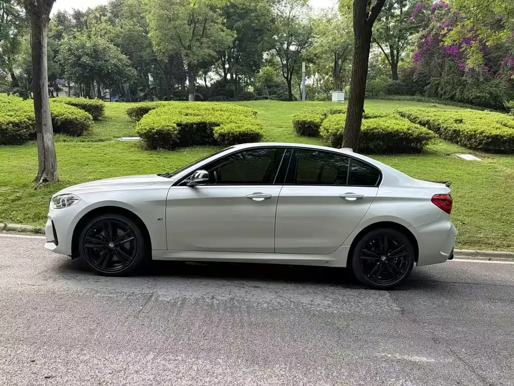 BMW 1 Series 2022 — фото 12