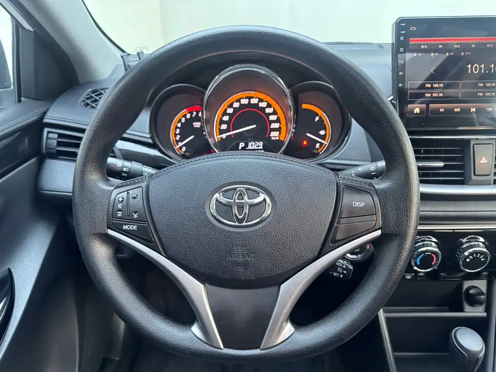 Toyota Yaris L 2023 — фото 11
