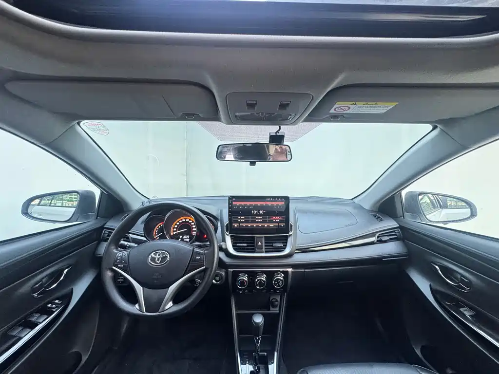 Toyota Yaris L 2023 — фото 14