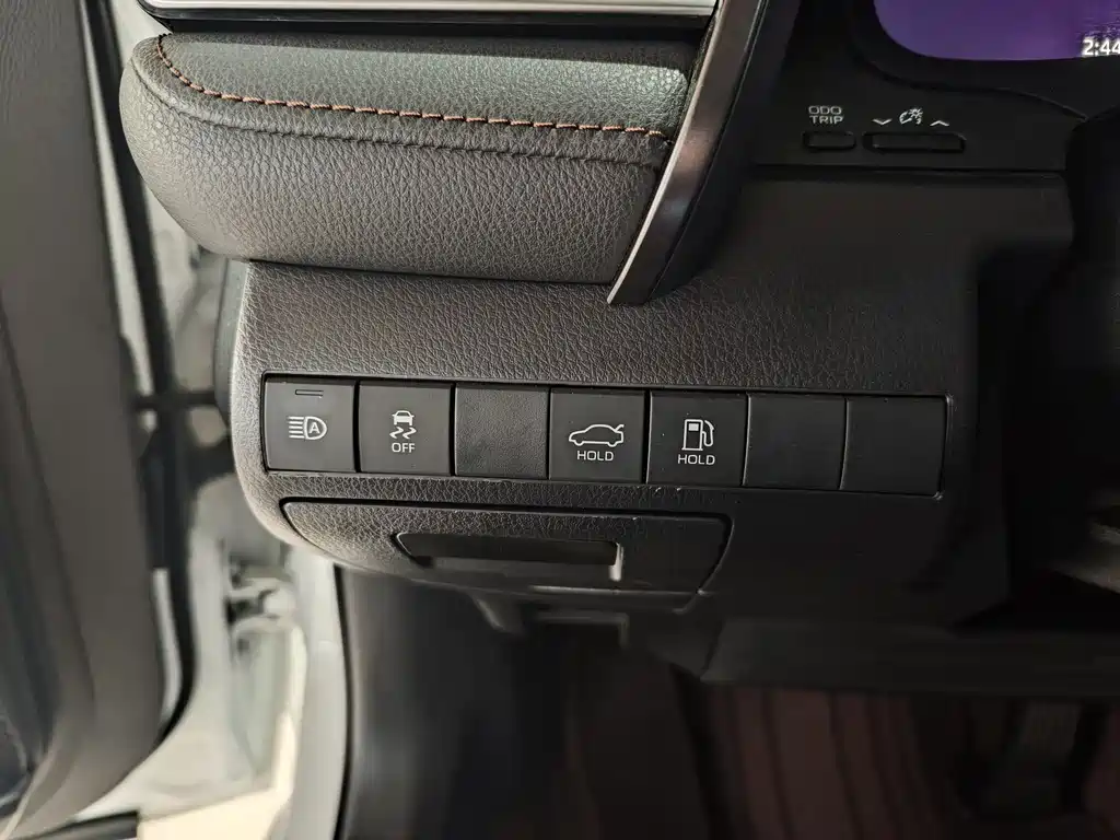 Toyota Camry 2022 — фото 4