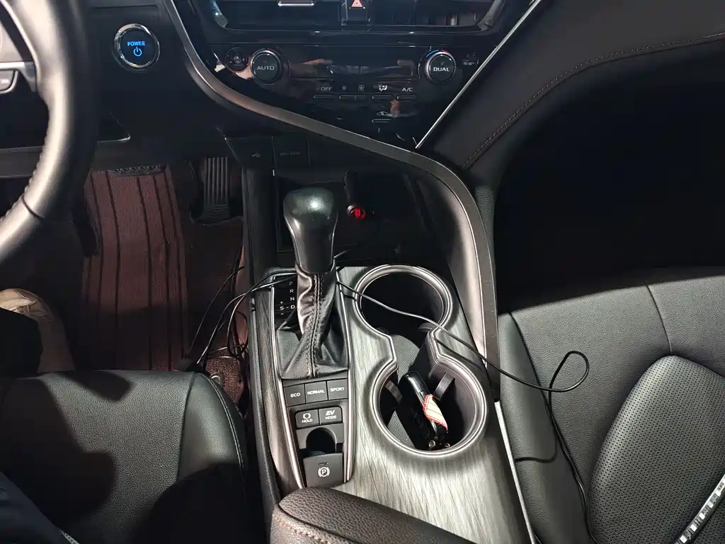 Toyota Camry 2022 — фото 12