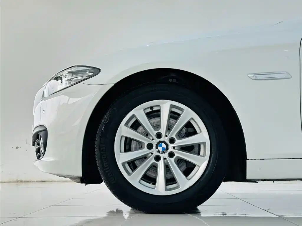 BMW 5 Series 2014 — фото 9