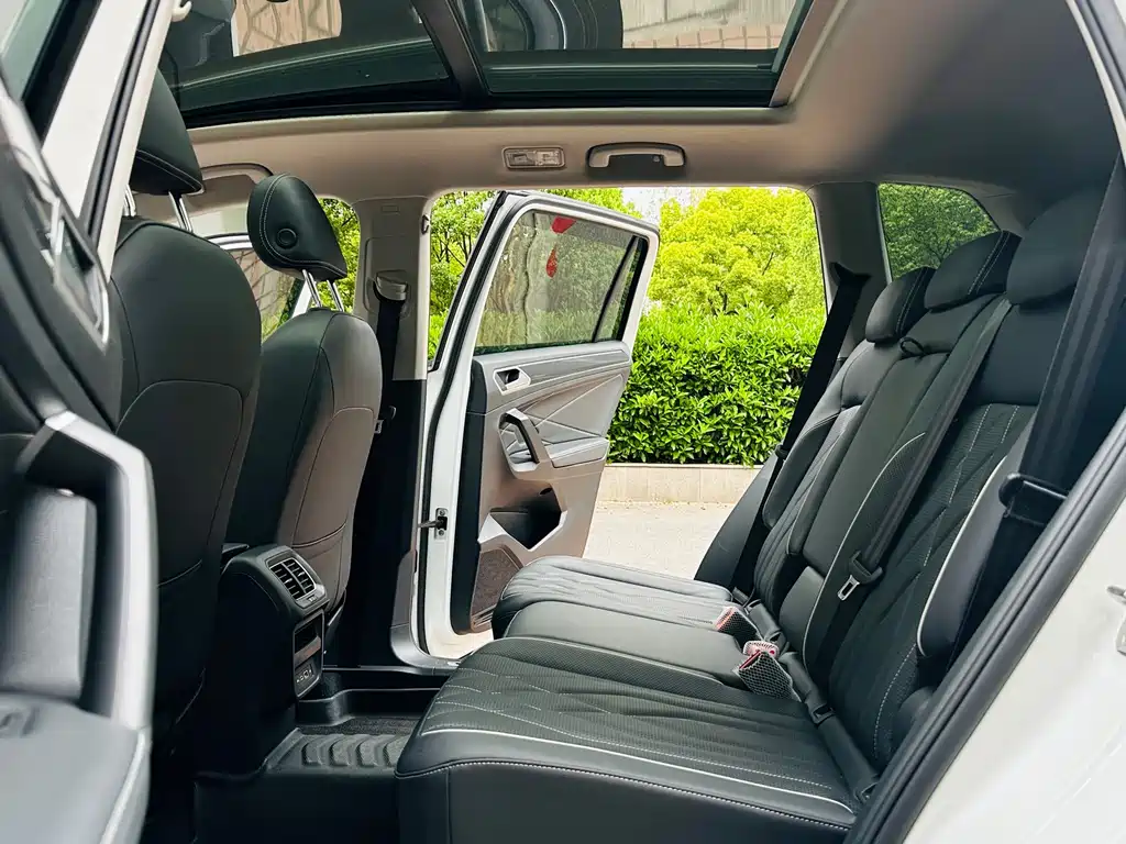 Volkswagen Tiguan L 2023 — фото 6
