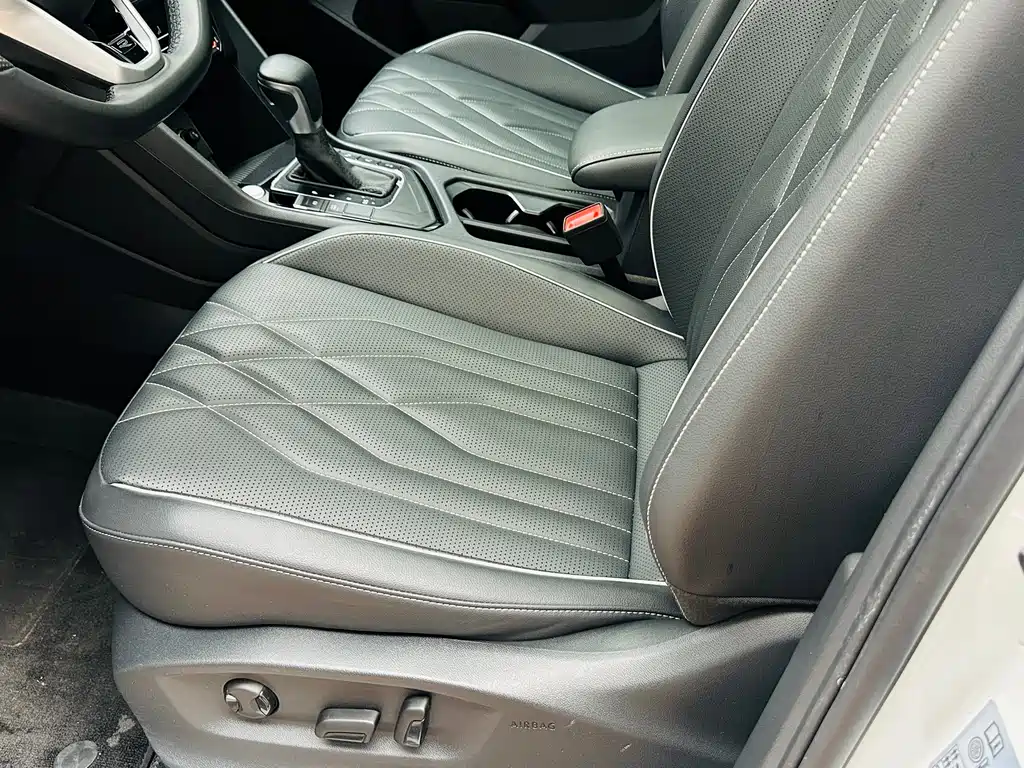Volkswagen Tiguan L 2023 — фото 13