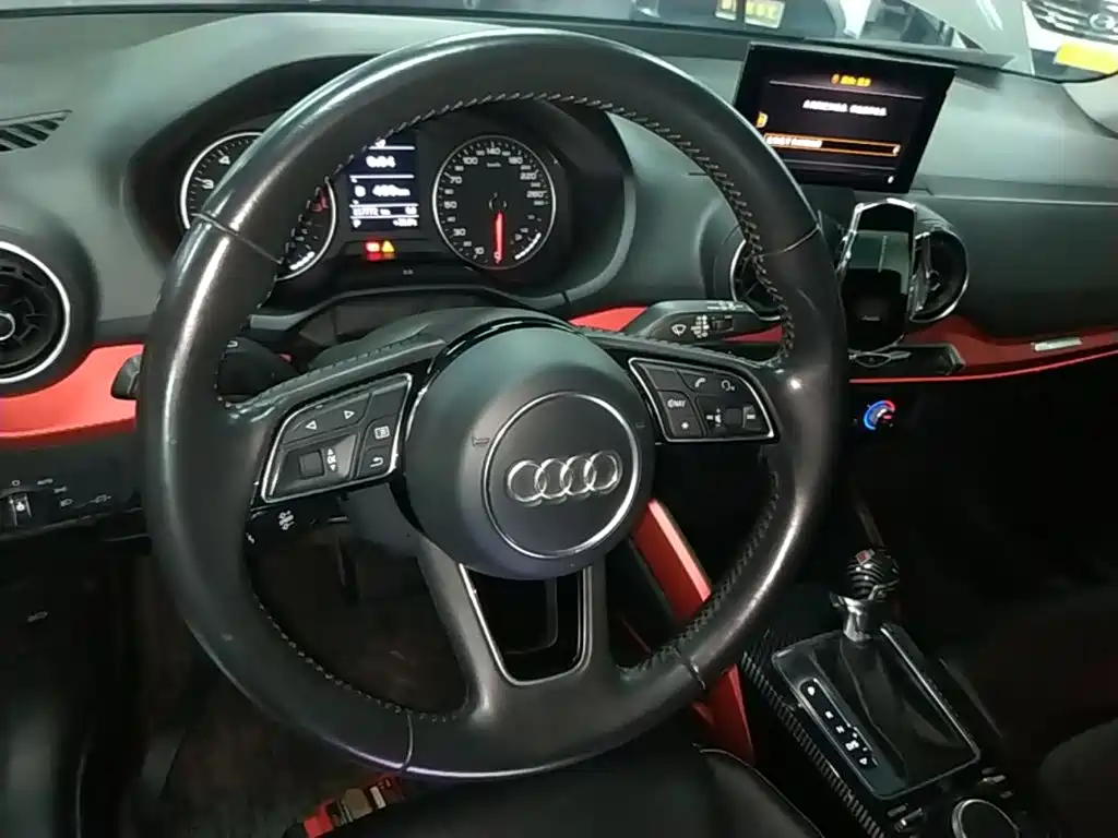 Audi Q2L 2019 — фото 11