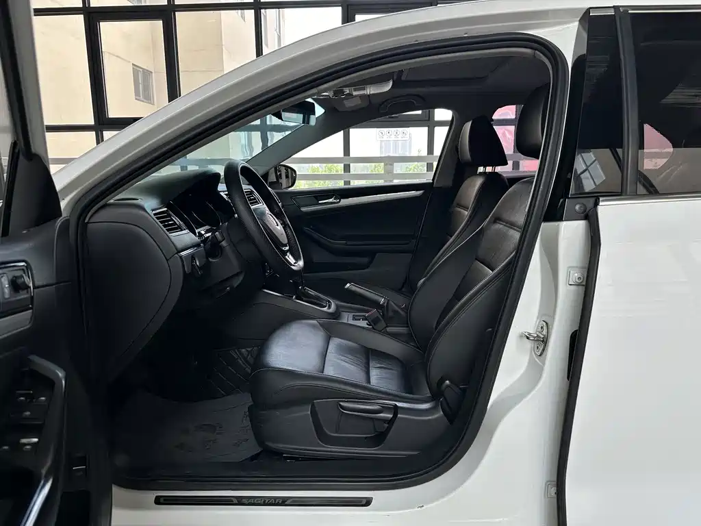 Volkswagen Sagitar 2018