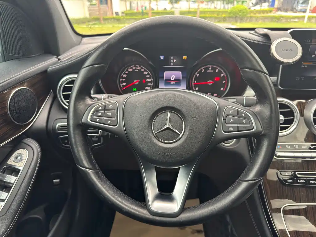 Mercedes-Benz GLC 2017 — фото 23