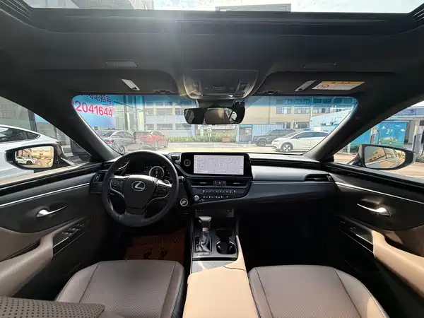 Lexus ES 2023