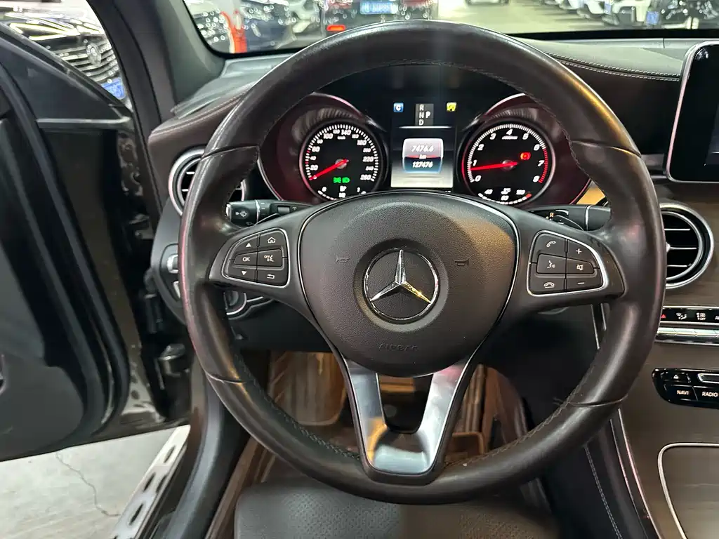 Mercedes-Benz GLC 2017 — фото 13