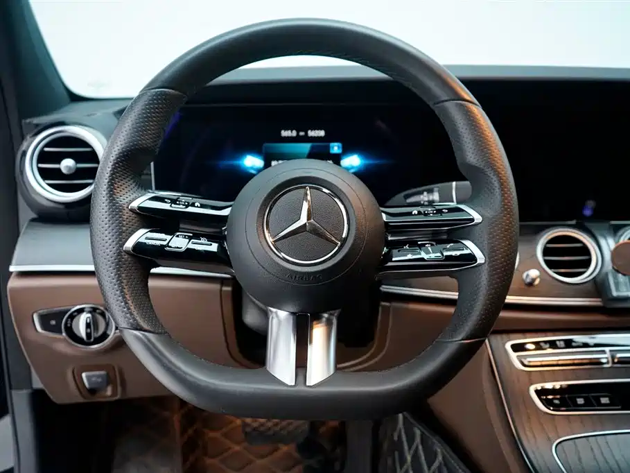 Mercedes-Benz E-Class 2021 — фото 15
