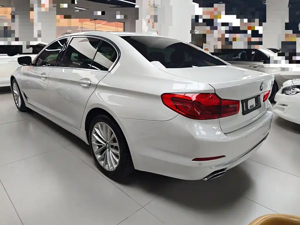 BMW 5 Series 2019 — фото 23