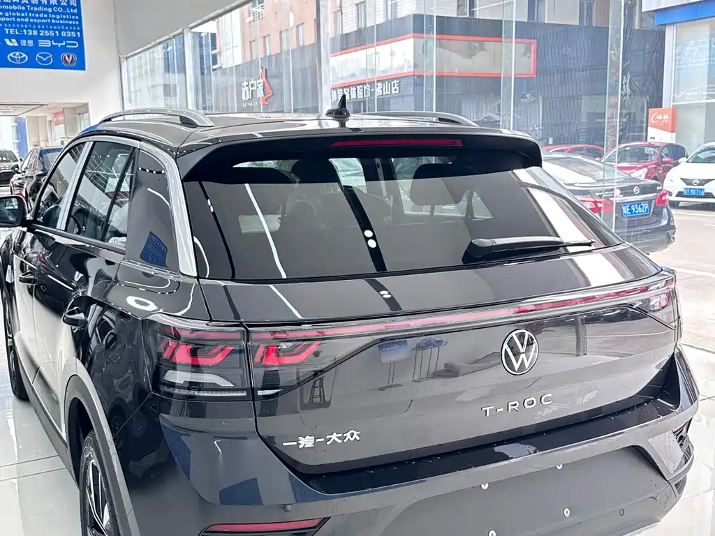 Volkswagen T-Roc — фото 9