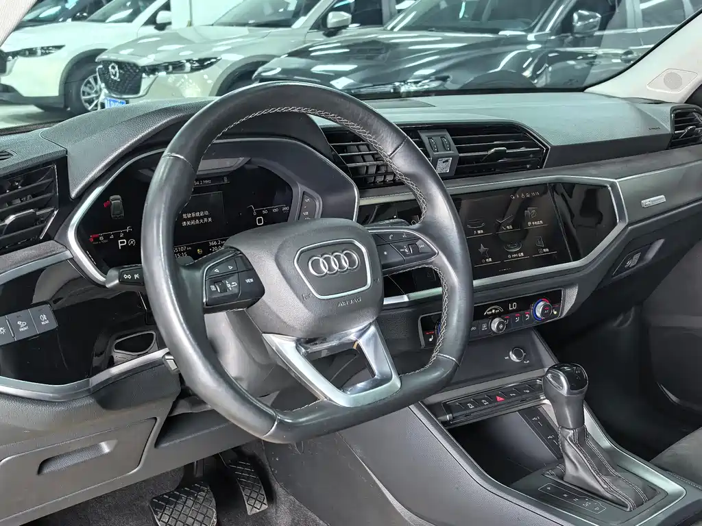 Audi Q3 2023 — фото 11