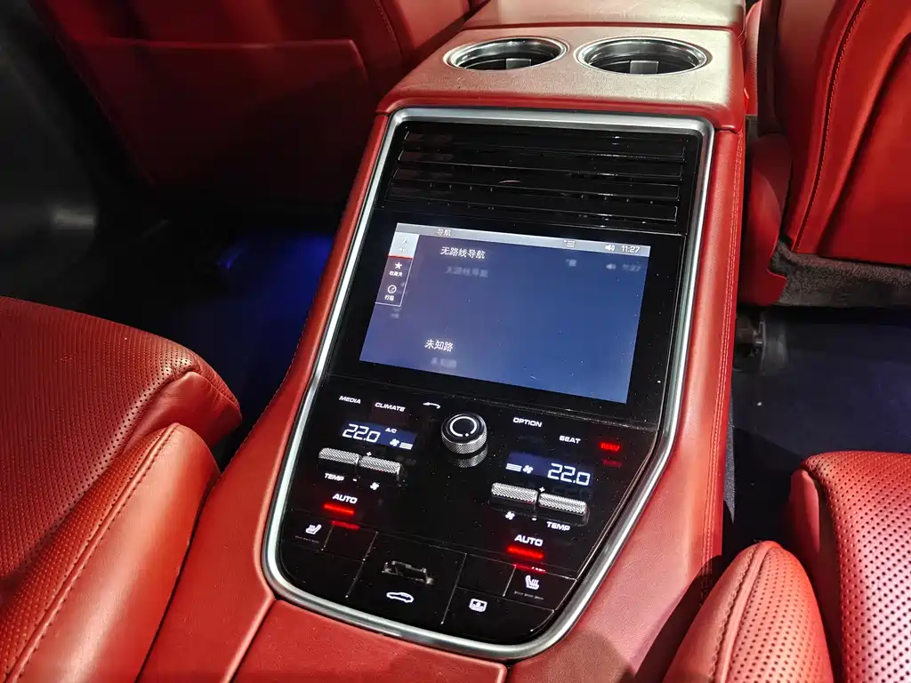 Porsche Panamera 2018 — фото 17