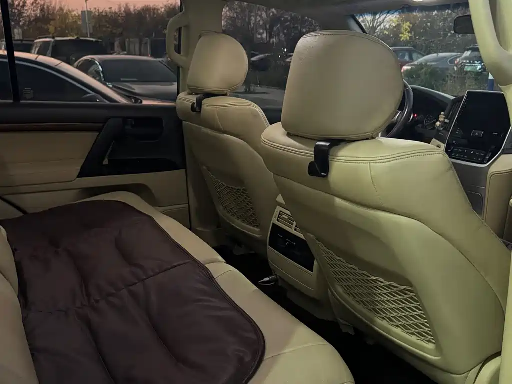 Toyota Land Cruiser 2017 — фото 10
