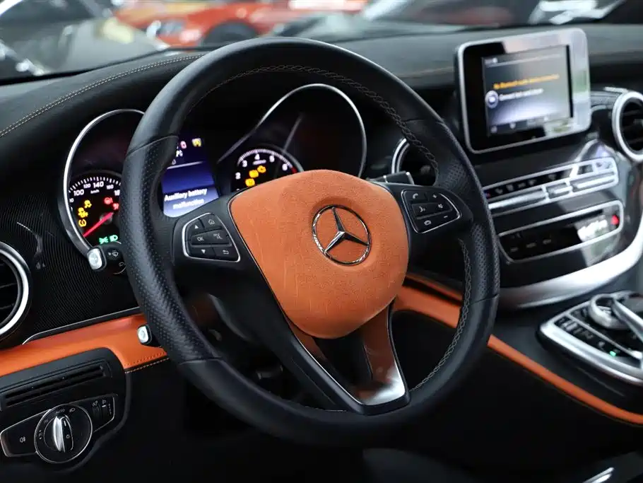 Mercedes-Benz V-Class 2017 — фото 22