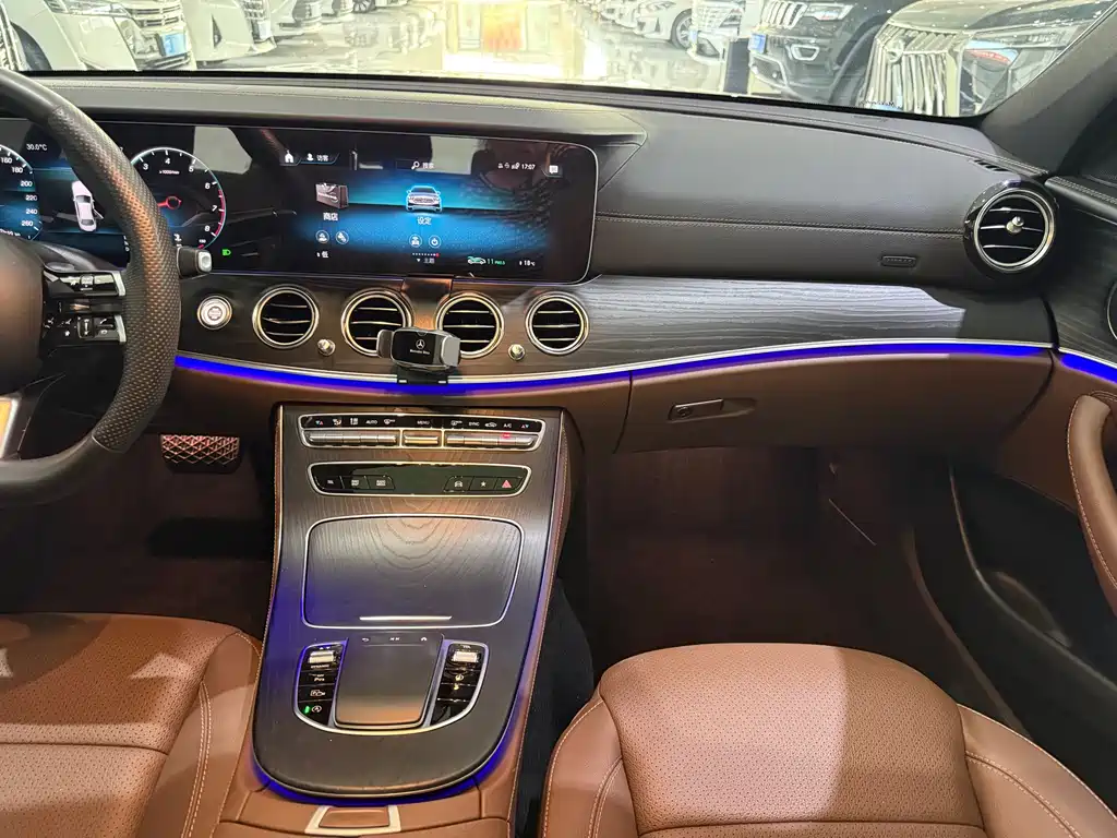 Mercedes-Benz E-Class 2023 — фото 15