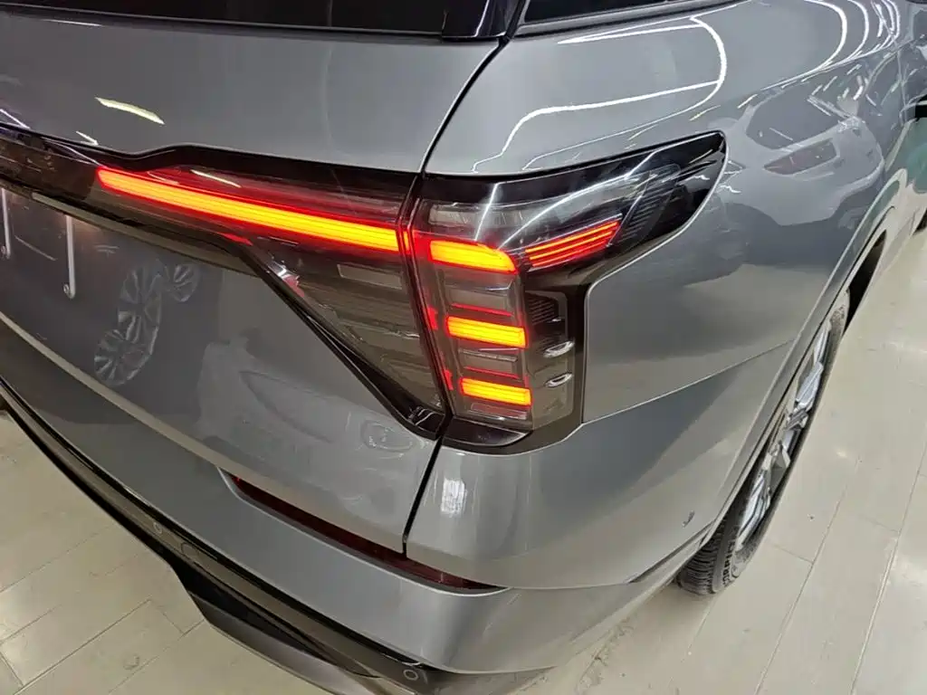 Ford Edge 2023 — фото 8