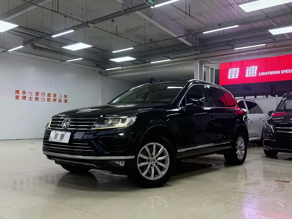 Volkswagen Touareg 2017 — фото 1