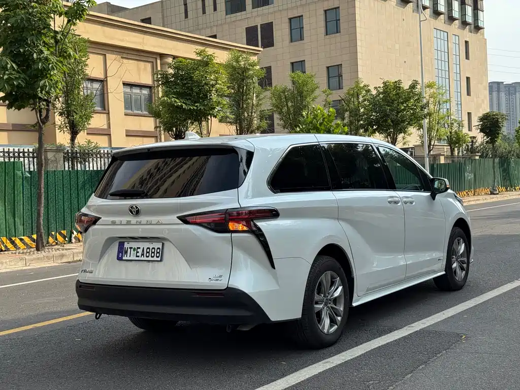 Toyota Sienna 2025