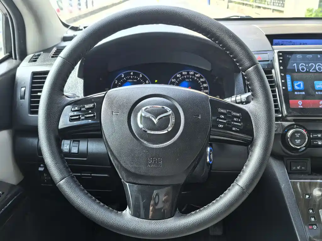 Mazda 8 2015 — фото 20