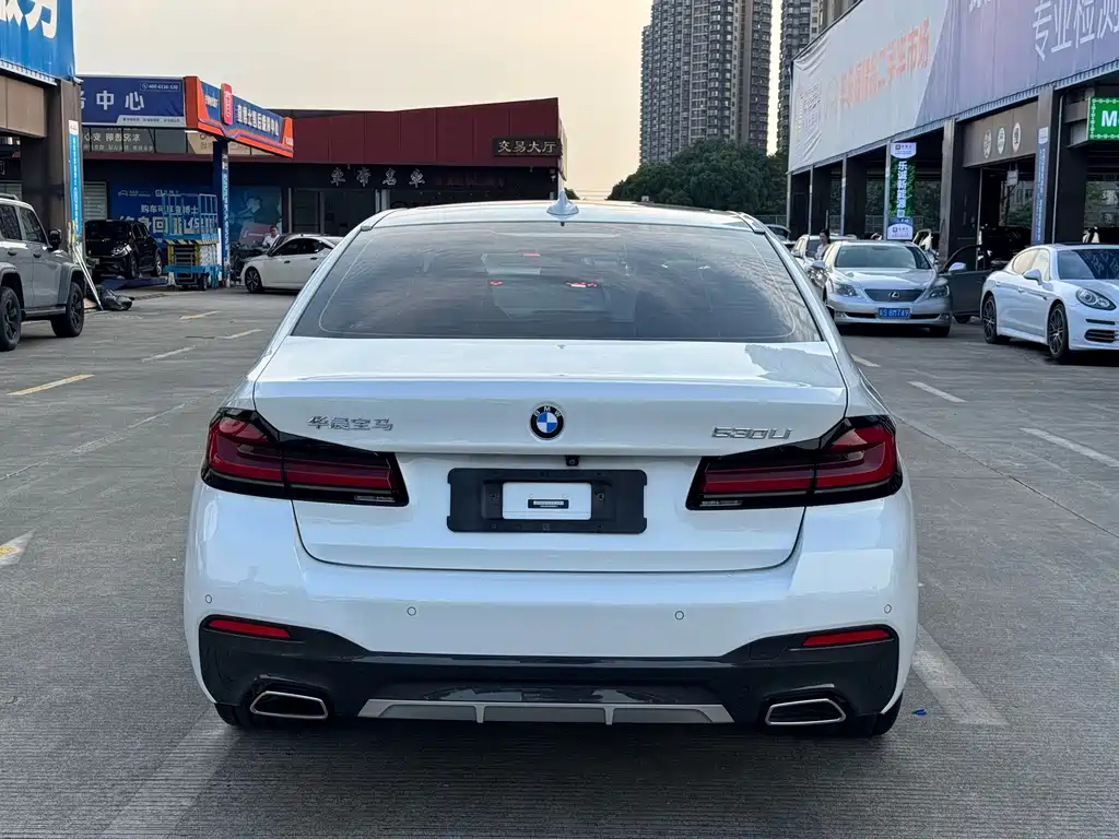 BMW 5 Series 2022 — фото 14