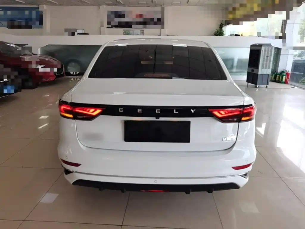 Geely Emgrand 2022