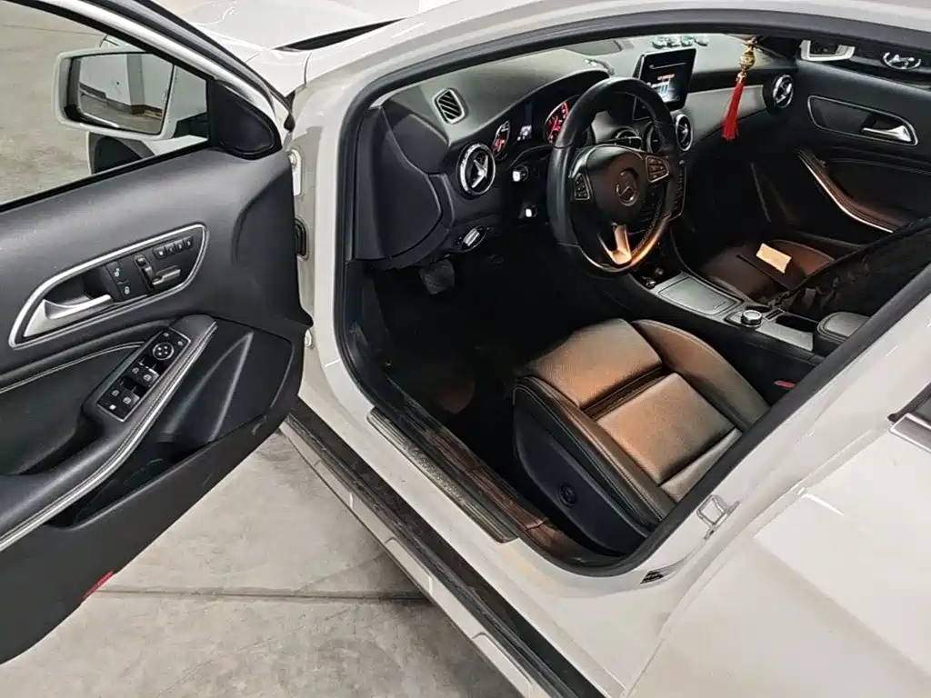 Mercedes-Benz GLA 2017 — фото 16