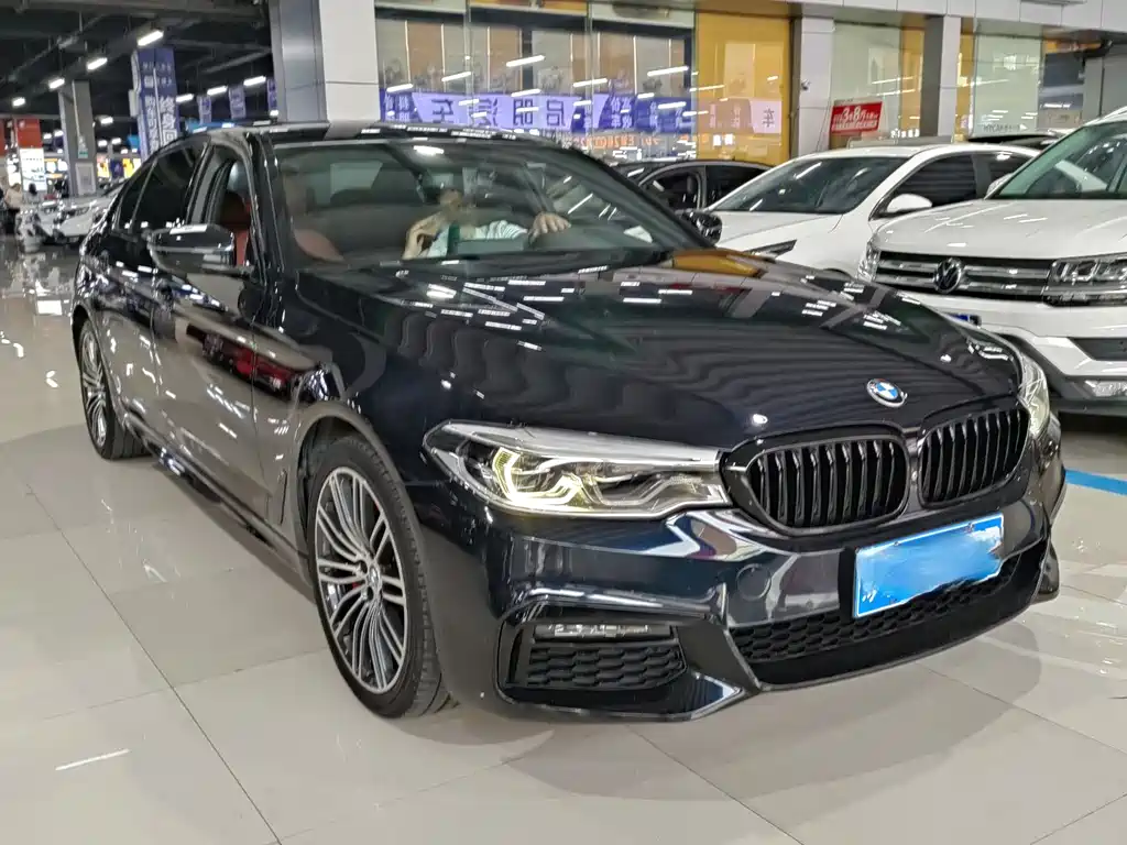 BMW 5 Series 2019 — фото 3