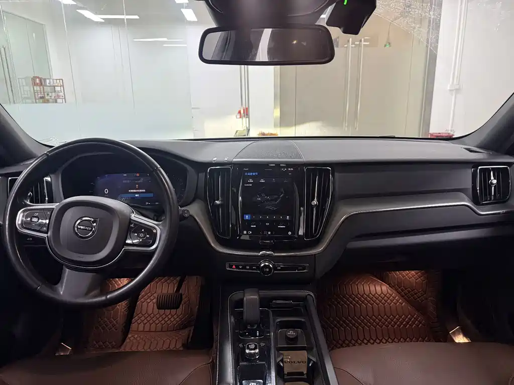Volvo XC60 2023 — фото 16