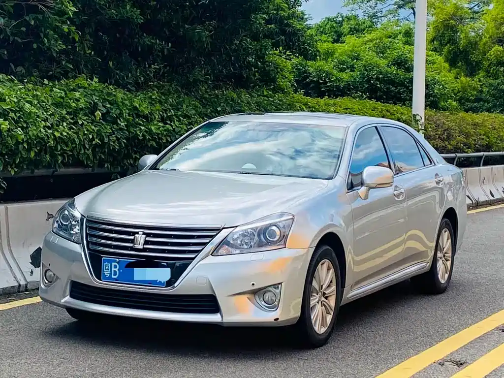 Toyota Crown 2014