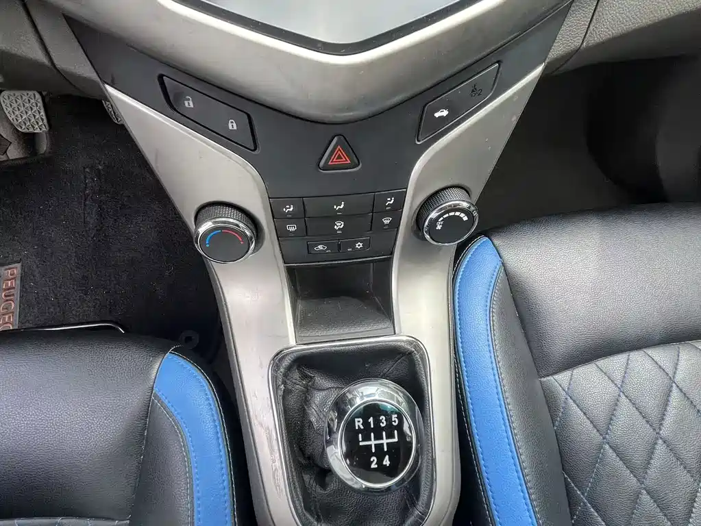 Chevrolet Cruze 2015 — фото 15