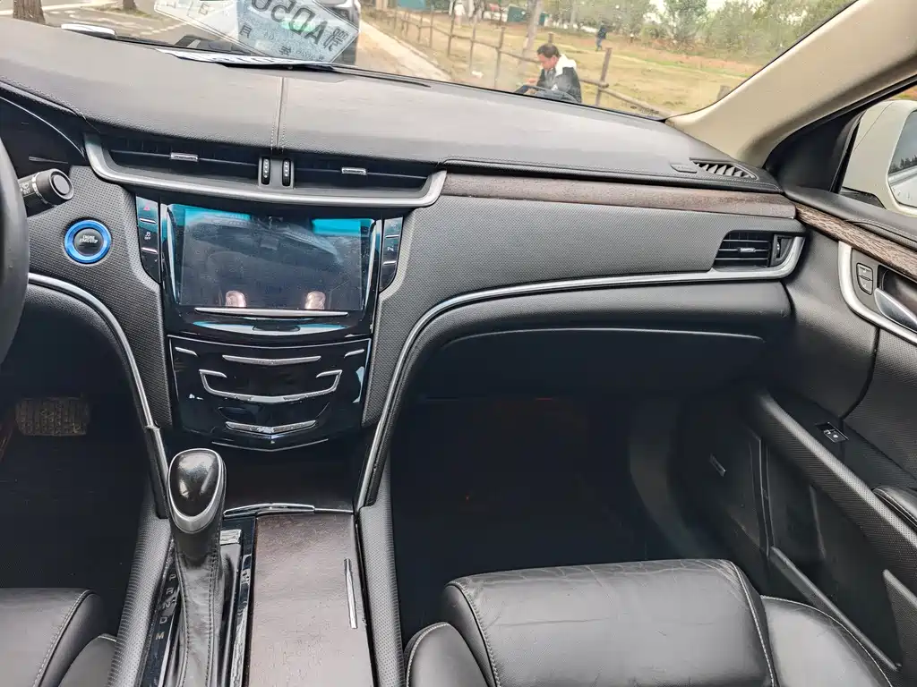 Cadillac XTS 2018 — фото 13