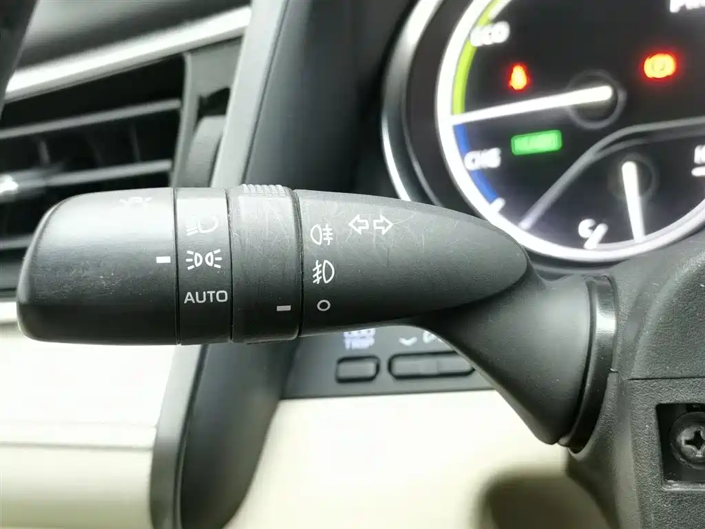 Toyota Camry 2019 — фото 21