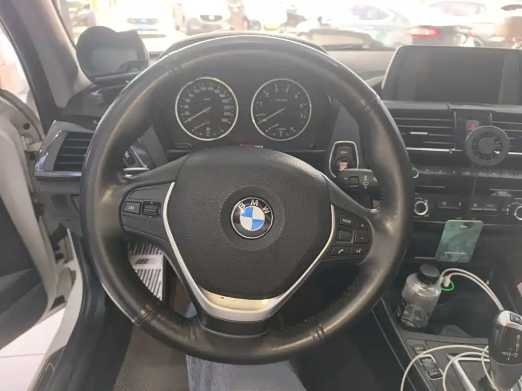 BMW 1 Series 2017 — фото 11