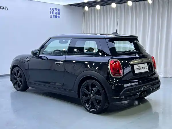 MINI MINI 2023