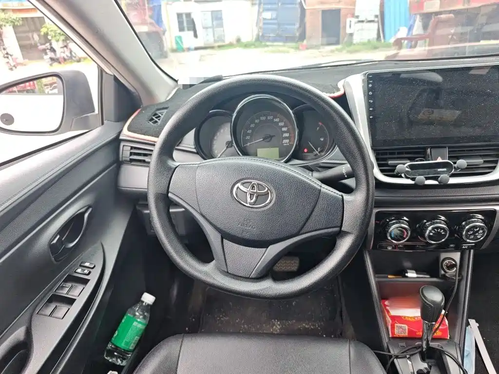 Toyota Yaris L 2020 — фото 3