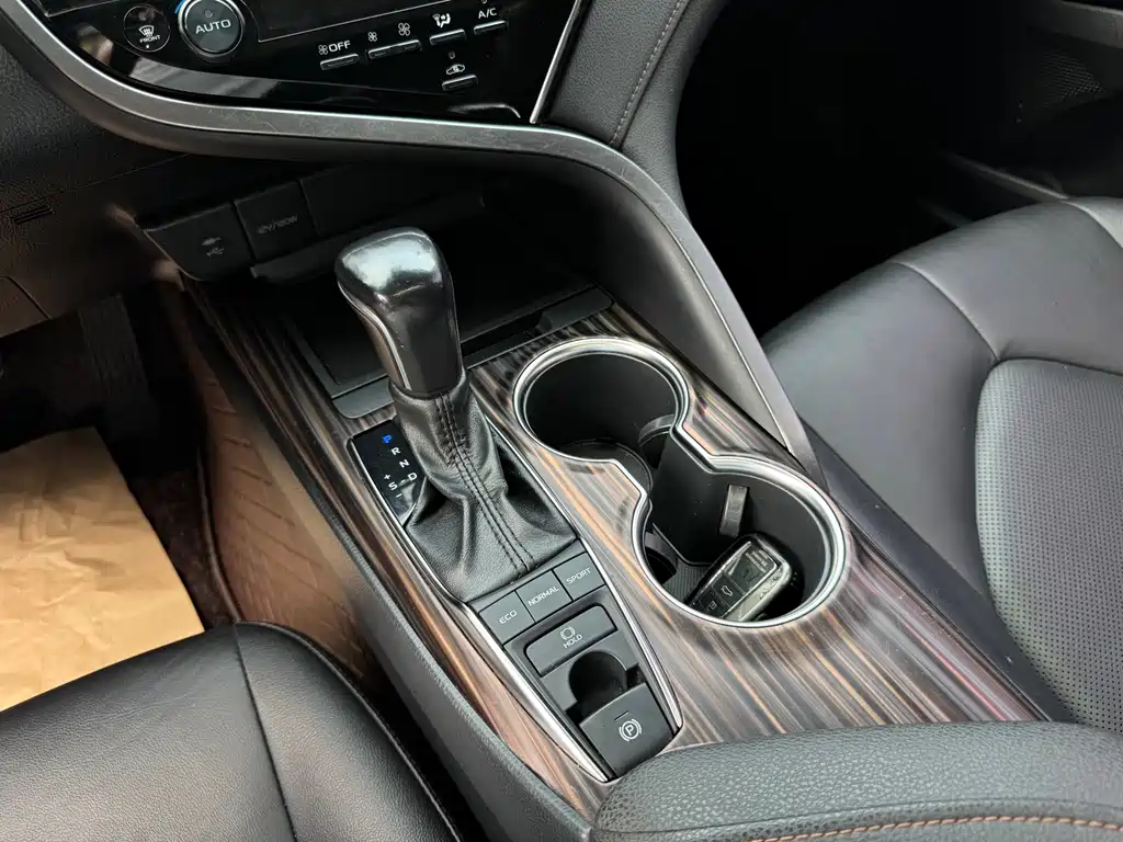 Toyota Camry 2019 — фото 12