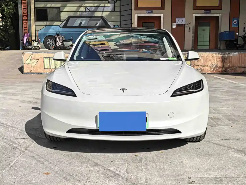Tesla Model 3 2025 — фото 2
