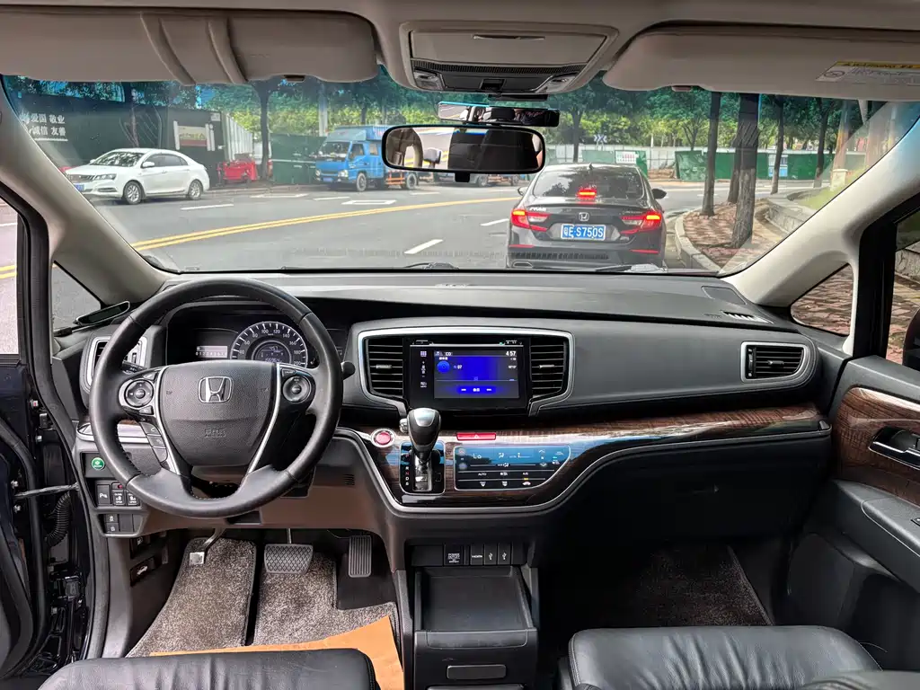 Honda Odyssey 2016 — фото 18