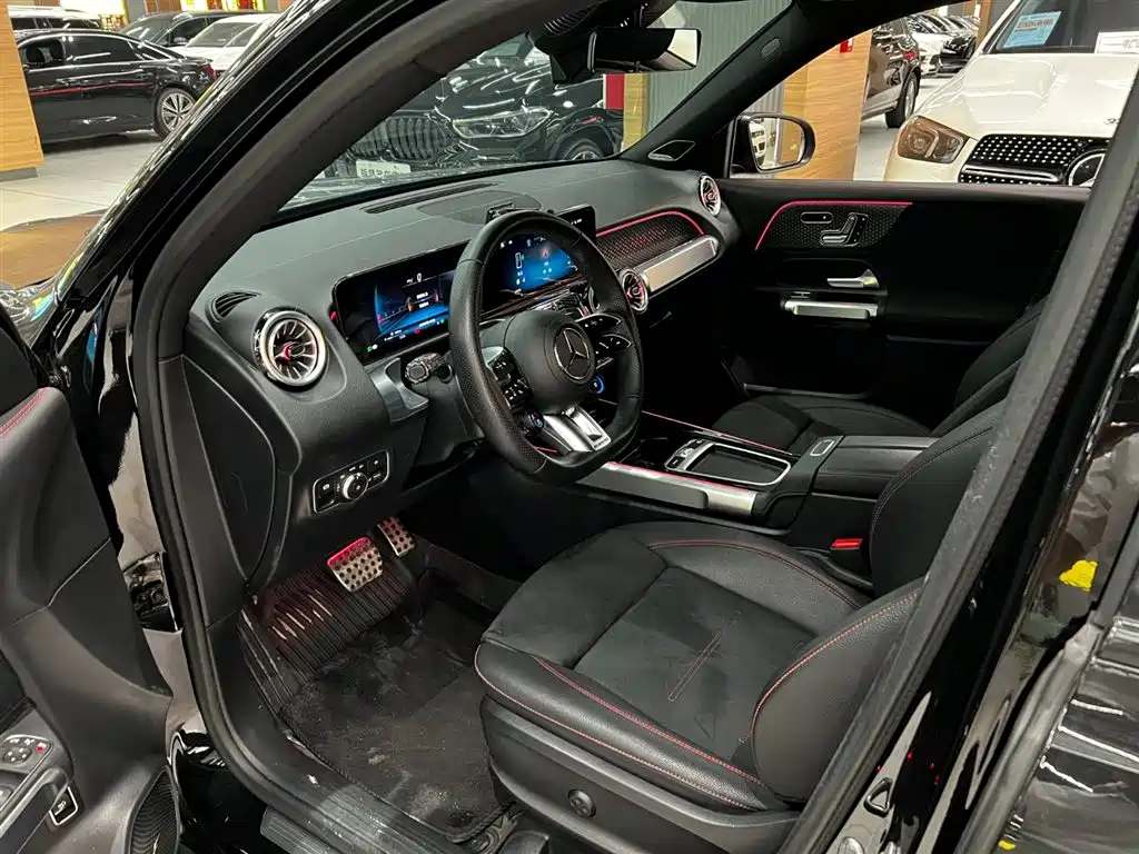 Mercedes-Benz GLB AMG 2025 — фото 15