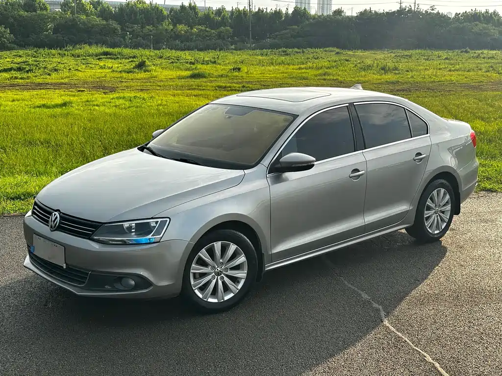 Volkswagen Sagitar 2015