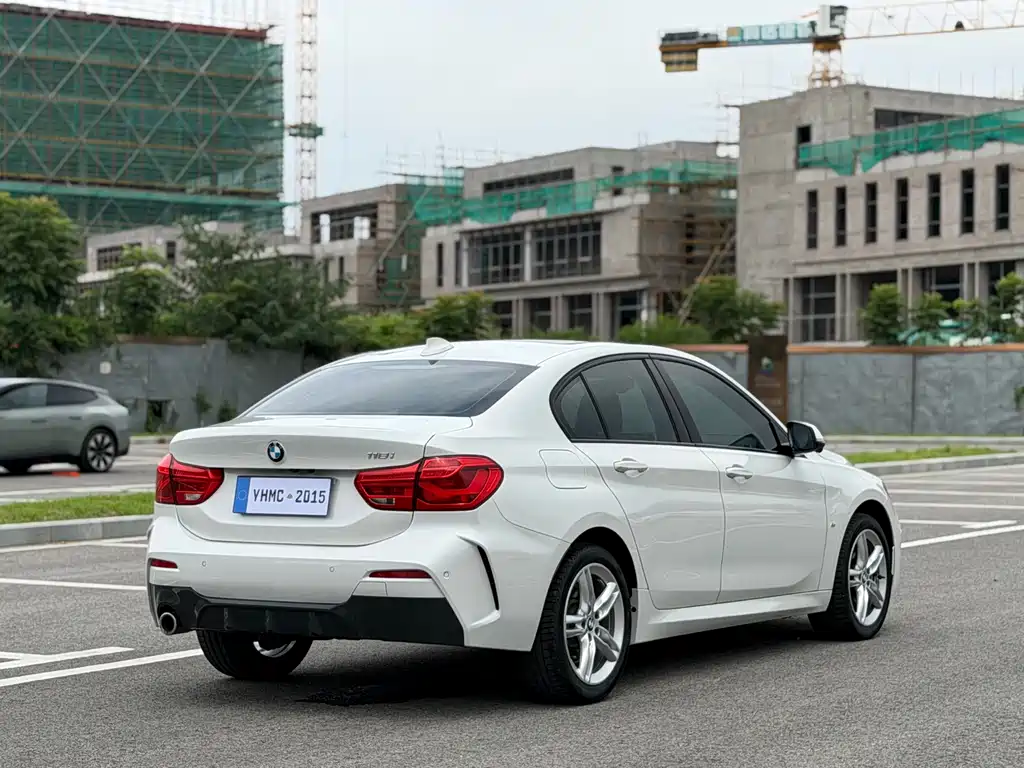 BMW 1 Series 2019 — фото 20