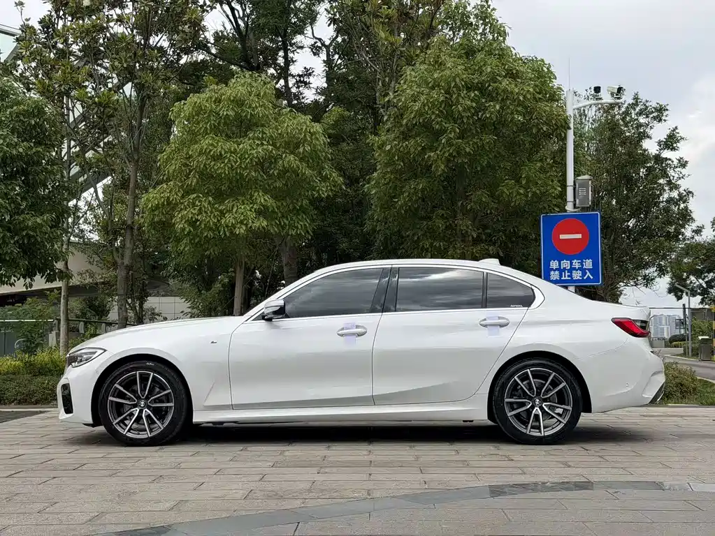 BMW 3 Series 2021 — фото 10