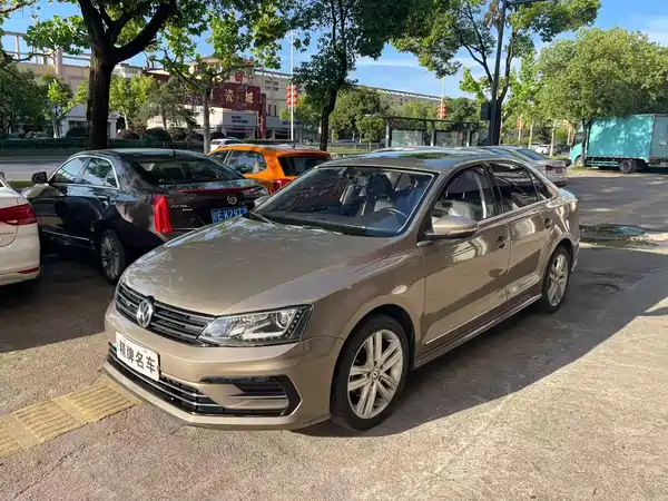 Volkswagen Sagitar 2018
